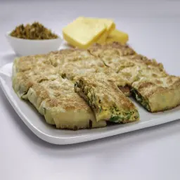 مطبق بالجبنة واللحم